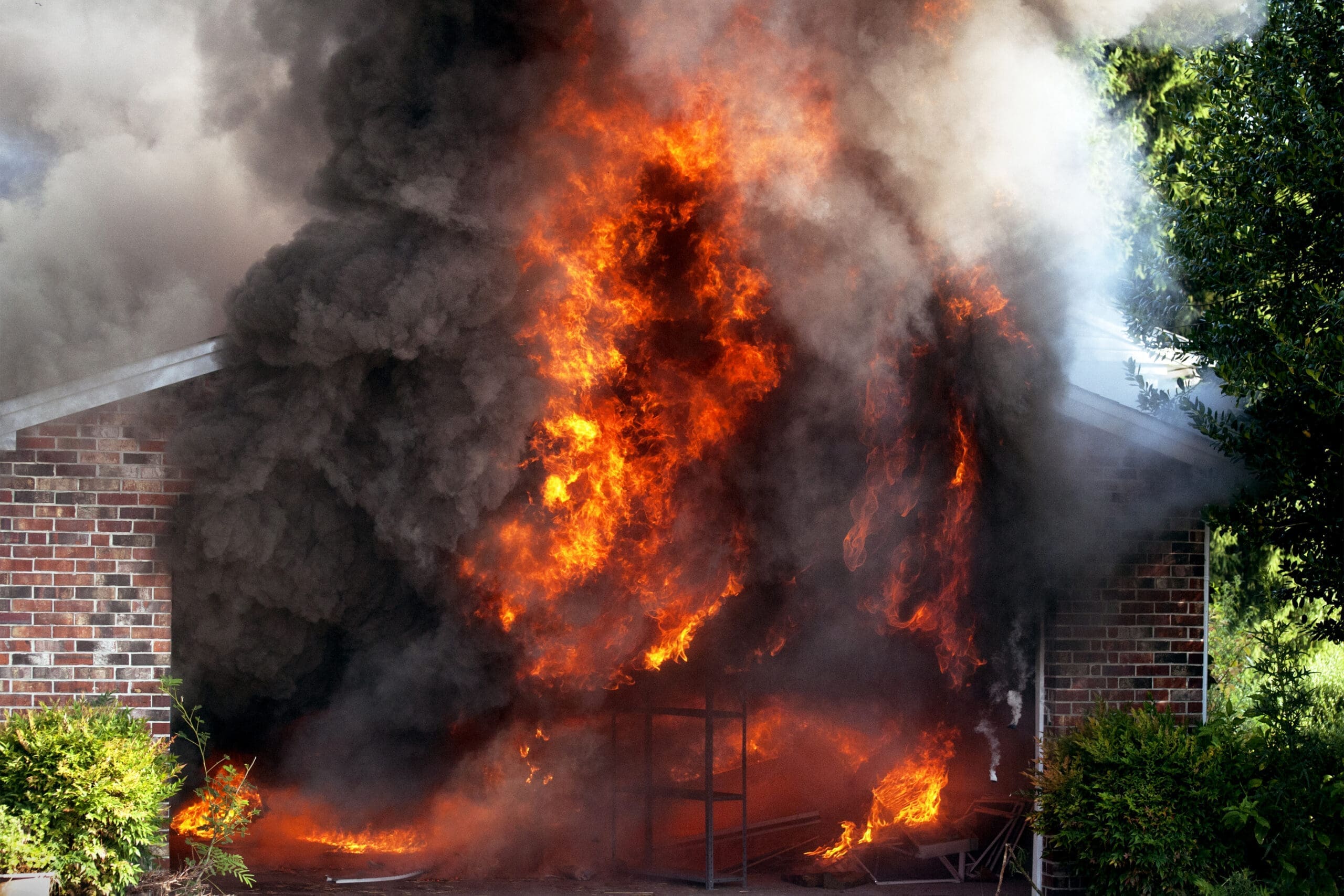 Residential,Fire,,Garage,Fully,Involved,,Lots,Of,Smoke,And,Flames