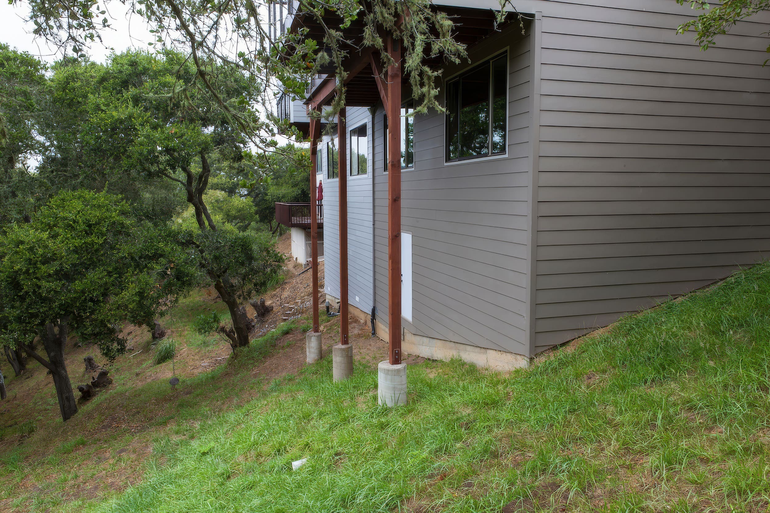 Firesafe landscaping techniques - clear vegetation, use Hardie board concrete siding